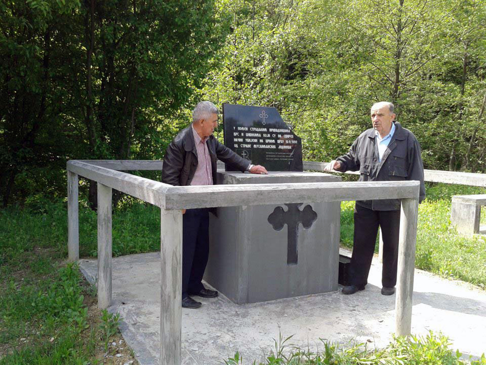 Zvornik - sanirano spomen - obiljezje na Crnom vrhu.jpg